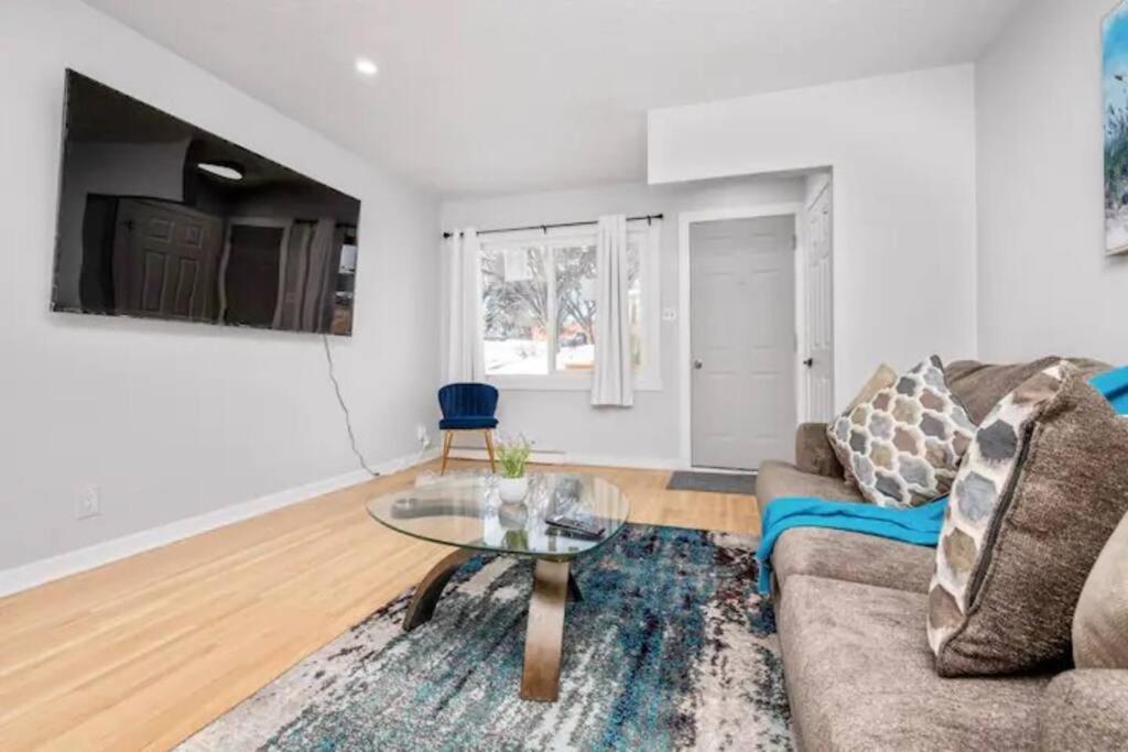 Accessible/Petfriendly-2Bedsuite Calgary Zewnętrze zdjęcie